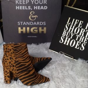 🗣‼️FLASH SALE‼️🗣Animal Print Ankle Booties